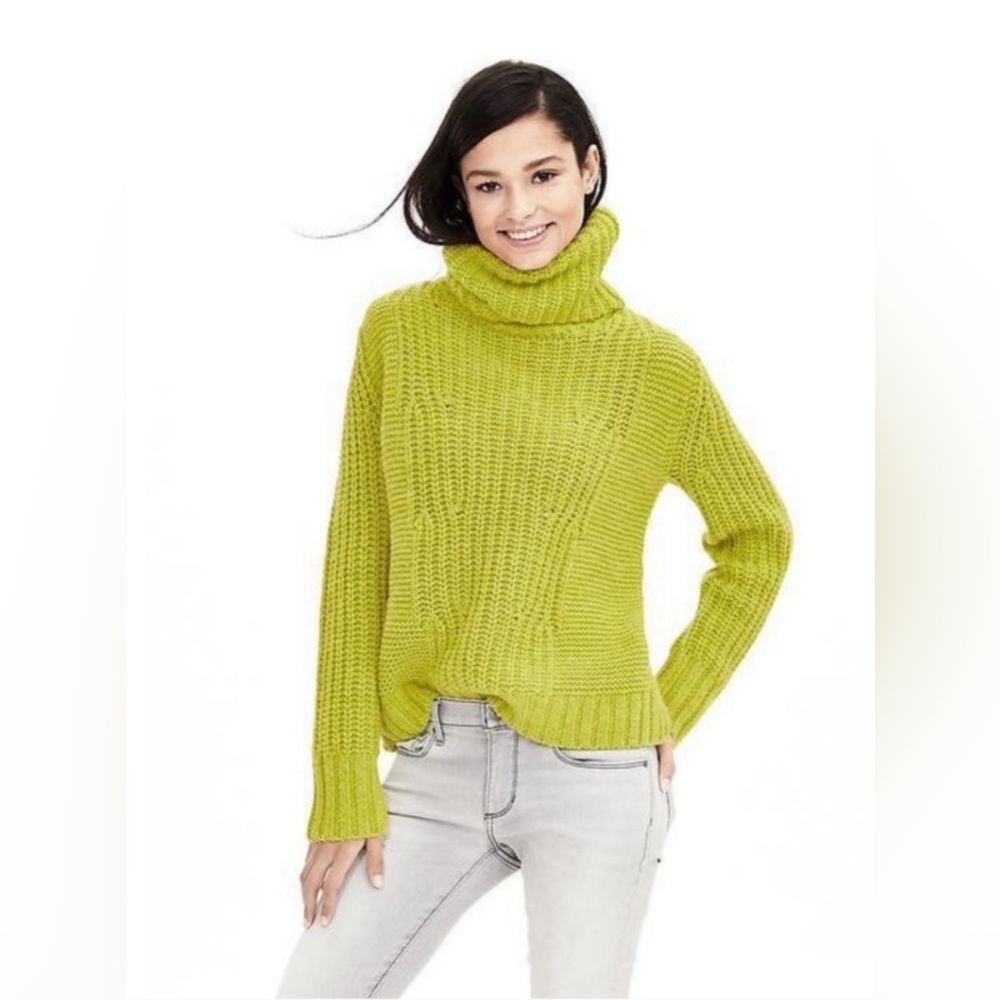 Banana Republic Women's MERINO ALPACA TURTLENECK SWEATER Size M Lime Green Fall